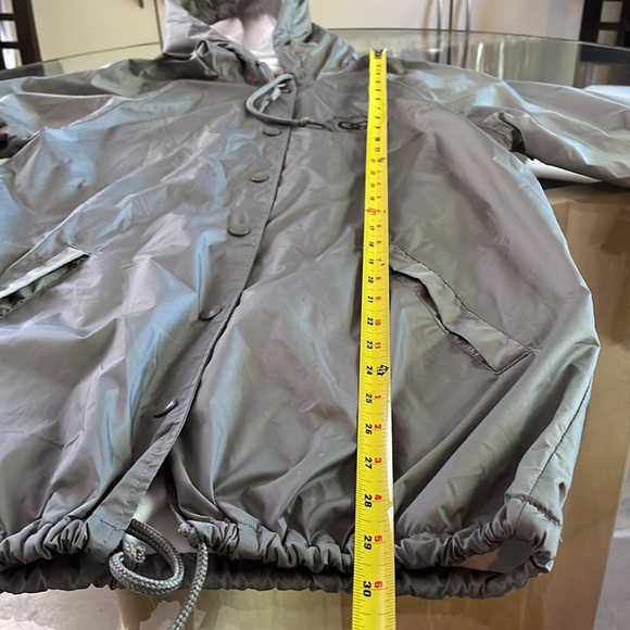 Obey, M, hooded windbreaker, light lining,snaps,raglan sleeves, adjust hem, EUC - Picture 5 of 10